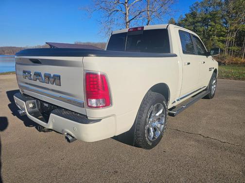 2017 RAM 1500 4WD Crew Cab 140.5'' Limited