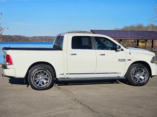 2017 RAM 1500 4WD Crew Cab 140.5'' Limited