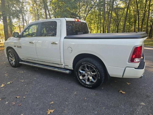 2017 RAM 1500 4WD Crew Cab 140.5'' Limited