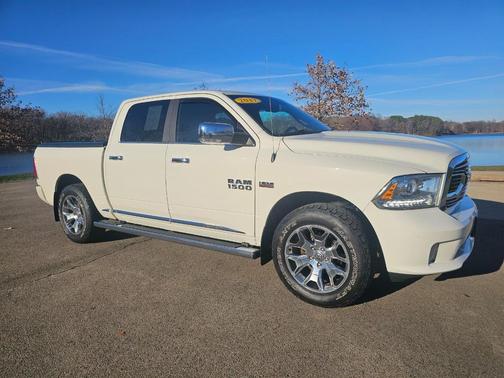 2017 RAM 1500 4WD Crew Cab 140.5'' Limited
