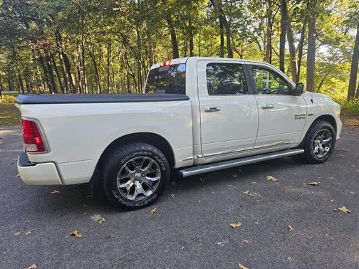 2017 RAM 1500 4WD Crew Cab 140.5'' Limited