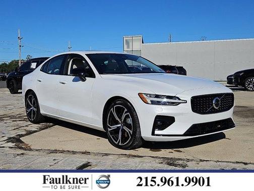 2023 Volvo S60 B5 Plus Dark Theme