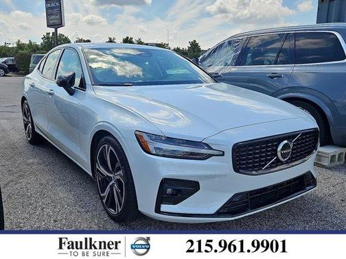 2023 Volvo S60 B5 Plus Dark Theme
