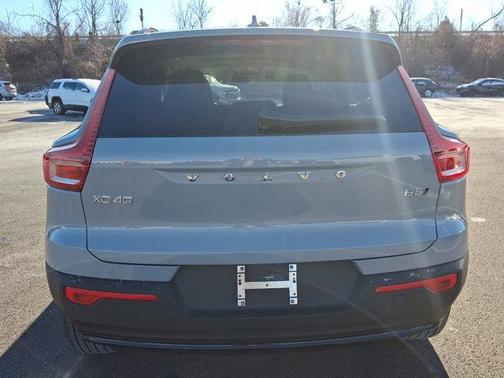 2025 Volvo XC40 B5 Plus Dark Theme