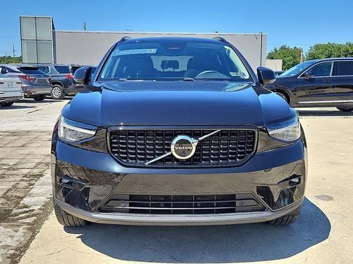 2023 Volvo XC40 B5 AWD Plus Dark
