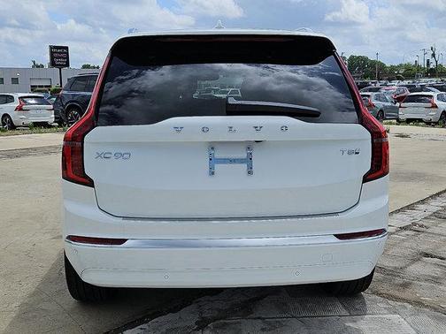 2026 Volvo XC90 PLUS