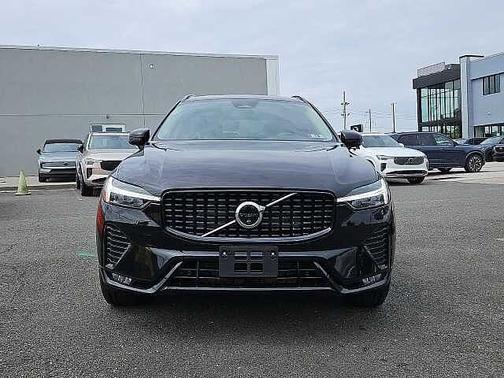 Onyx Black 2023 Volvo XC60 Plus