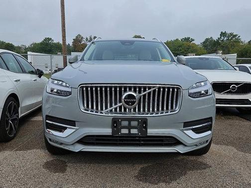 2024 Volvo XC90 B6 Ultimate Bright Theme 6-Seater