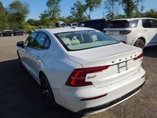2024 Volvo S60 B5 Plus Dark Theme