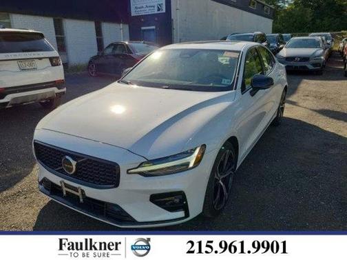 2024 Volvo S60 B5 Plus Dark Theme