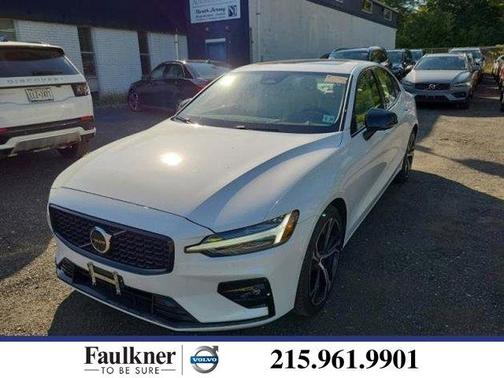 2024 Volvo S60 B5 Plus Dark Theme
