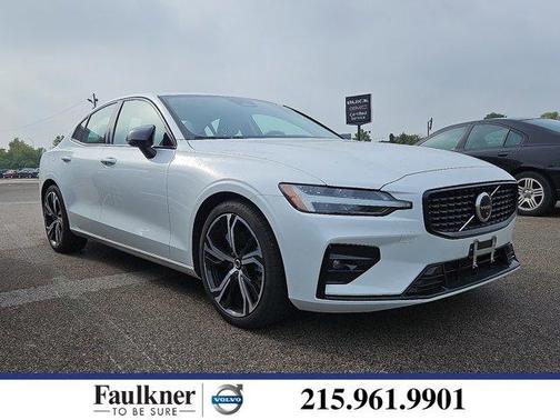 2024 Volvo S60 B5 Plus Dark Theme