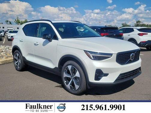 2025 Volvo XC40 B5 Plus Dark Theme