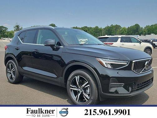 2025 Volvo XC40 B5 Core Bright Theme