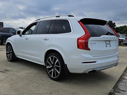 2018 Volvo XC90 T6 Momentum