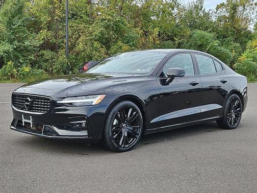 2022 Volvo S60 B5 Black Edition Momentum