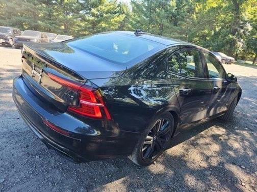 2022 Volvo S60 B5 Black Edition Momentum