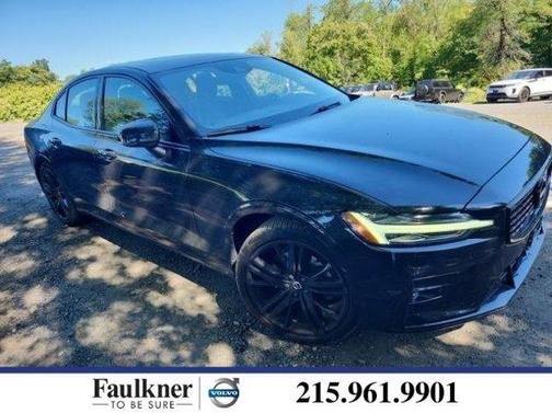 2022 Volvo S60 B5 Black Edition Momentum