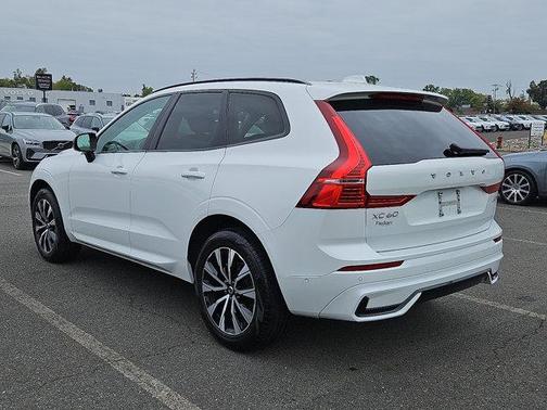 2024 Volvo XC60 B5 Plus Dark Theme