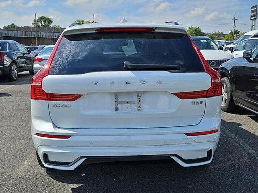 2024 Volvo XC60 B5 Plus Dark Theme