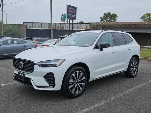 2024 Volvo XC60 B5 Plus Dark Theme