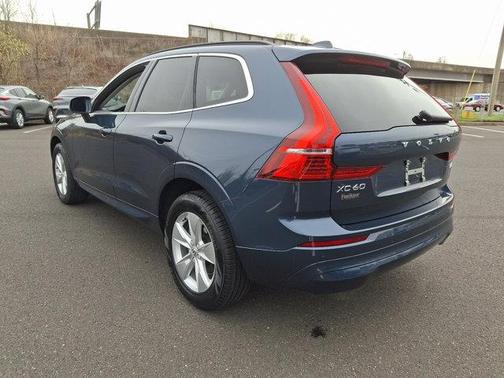 2022 Volvo XC60 B5 Momentum