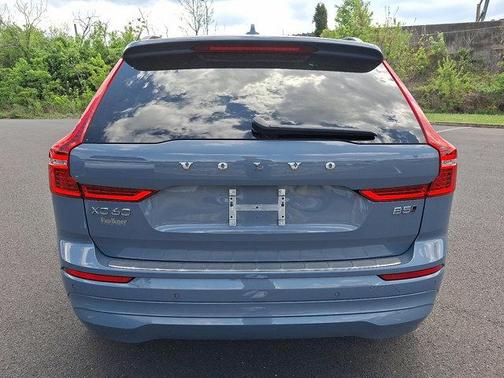 2022 Volvo XC60 B5 Momentum
