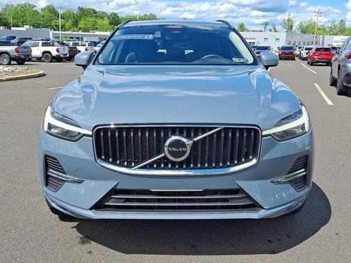 2022 Volvo XC60 B5 Momentum