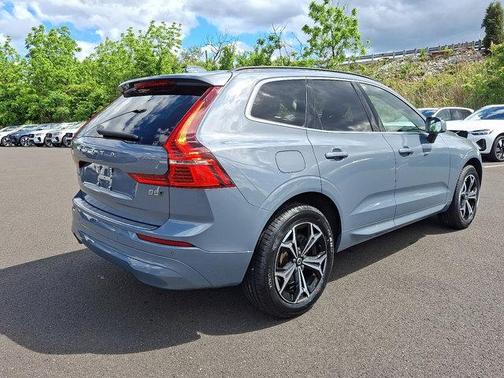 2022 Volvo XC60 B5 Momentum