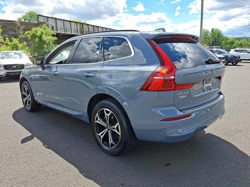 2022 Volvo XC60 B5 Momentum
