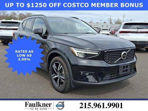 2023 Volvo XC40 B5 Plus Dark Theme