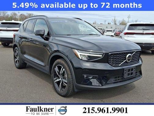 2023 Volvo XC40 B5 Plus Dark Theme