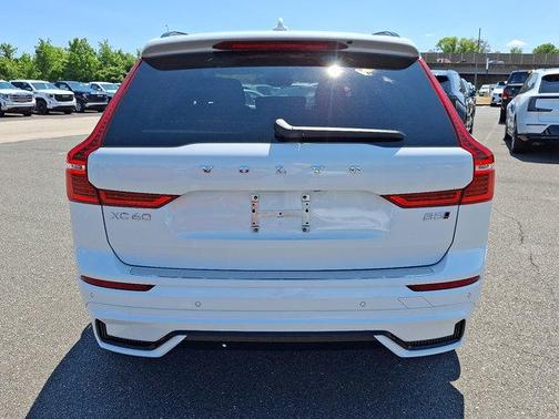 2025 Volvo XC60 B5 Ultra