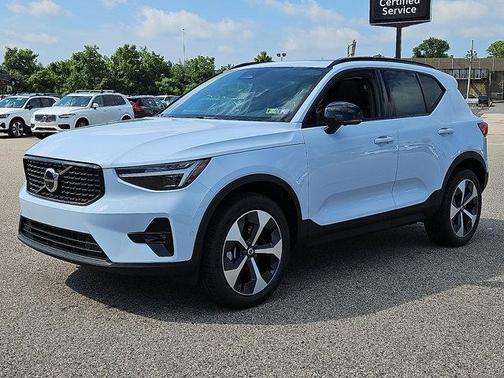 2026 Volvo XC40 PLUS