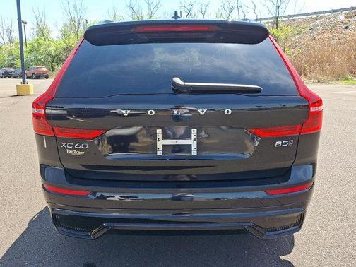 2024 Volvo XC60 B5 Plus Dark Theme
