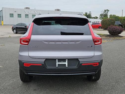2026 Volvo XC40 B5 Plus