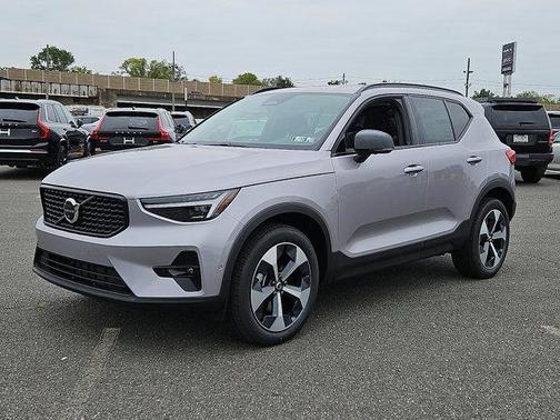 2026 Volvo XC40 B5 Plus