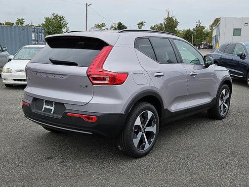 2026 Volvo XC40 B5 Plus