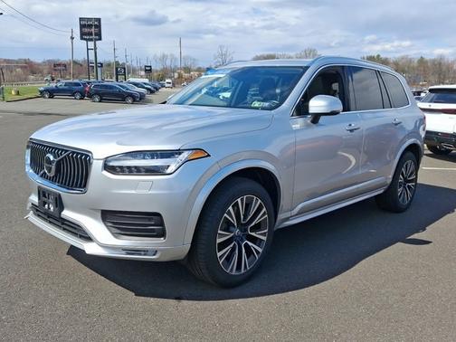 2022 Volvo XC90 T6 AWD Momentum 7 Seater