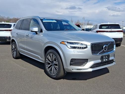 2022 Volvo XC90 T6 AWD Momentum 7 Seater