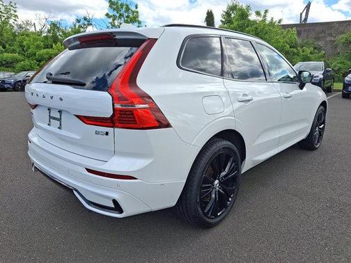 2024 Volvo XC60 B5 Plus Dark Theme