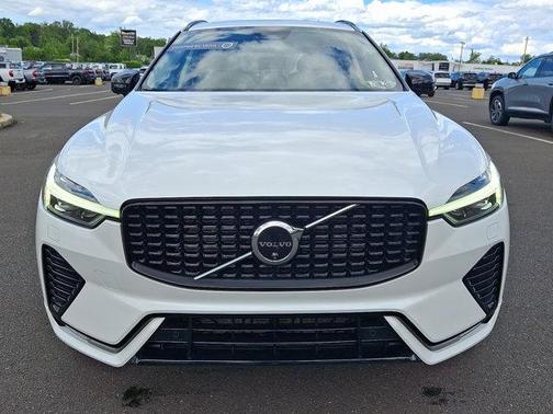 2024 Volvo XC60 B5 Plus Dark Theme