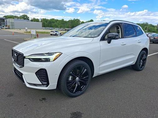 2024 Volvo XC60 B5 Plus Dark Theme