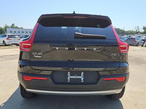2019 Volvo XC40 T5 Momentum