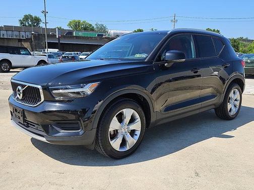 2019 Volvo XC40 T5 Momentum