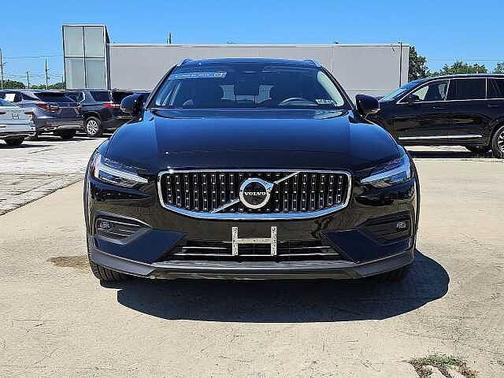 2024 Volvo V60 Cross Country Plus