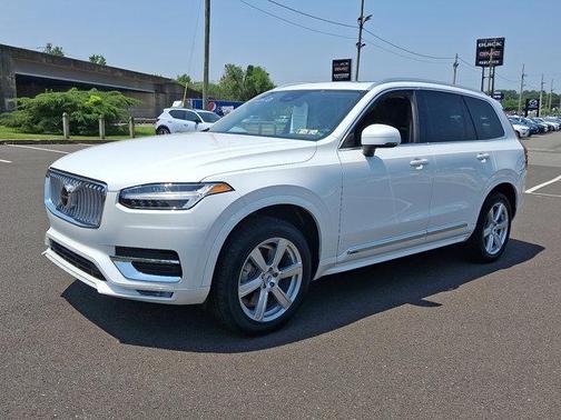 2024 Volvo XC90 B5 Core Bright Theme