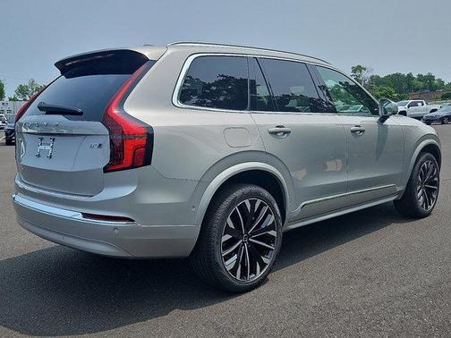 2025 Volvo XC90 B5 Plus 6-Seater
