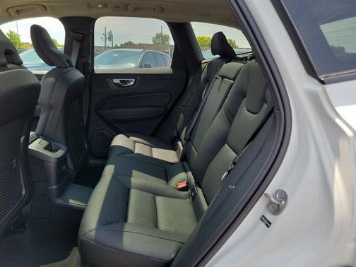 2025 Volvo XC60 Plug-In Hybrid T8 Plus