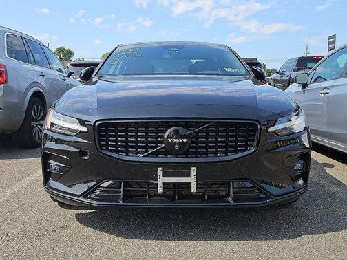 2024 Volvo S60 B5 Plus Black Edition